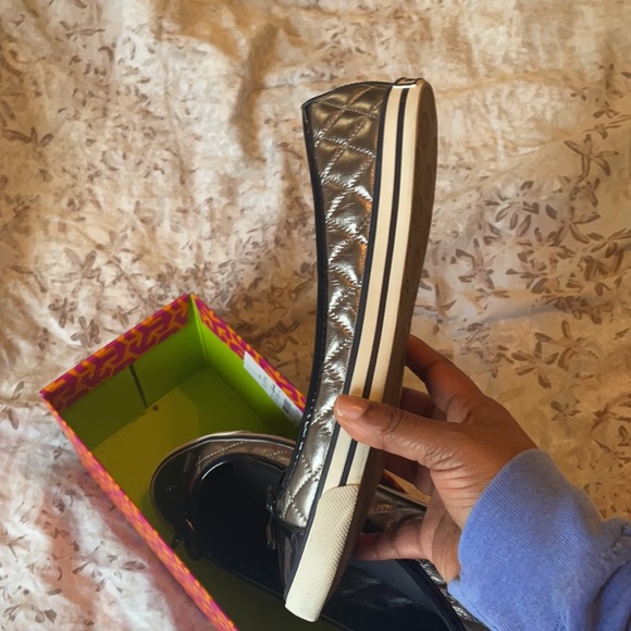 Pretty silver and navy patent Tory Burch sneakers - Picture 6 of 7